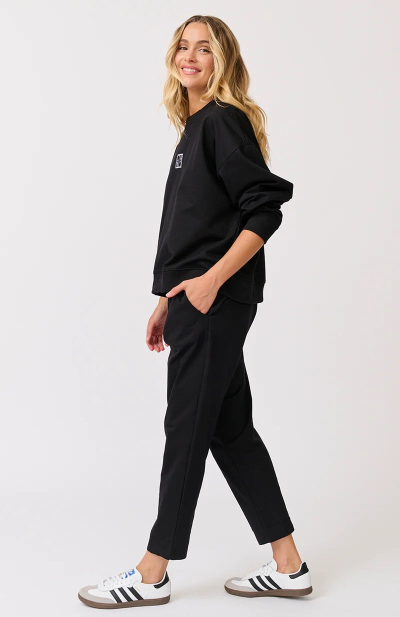 Side view of Cartel & Willow Grace Pant showing scoop pockets