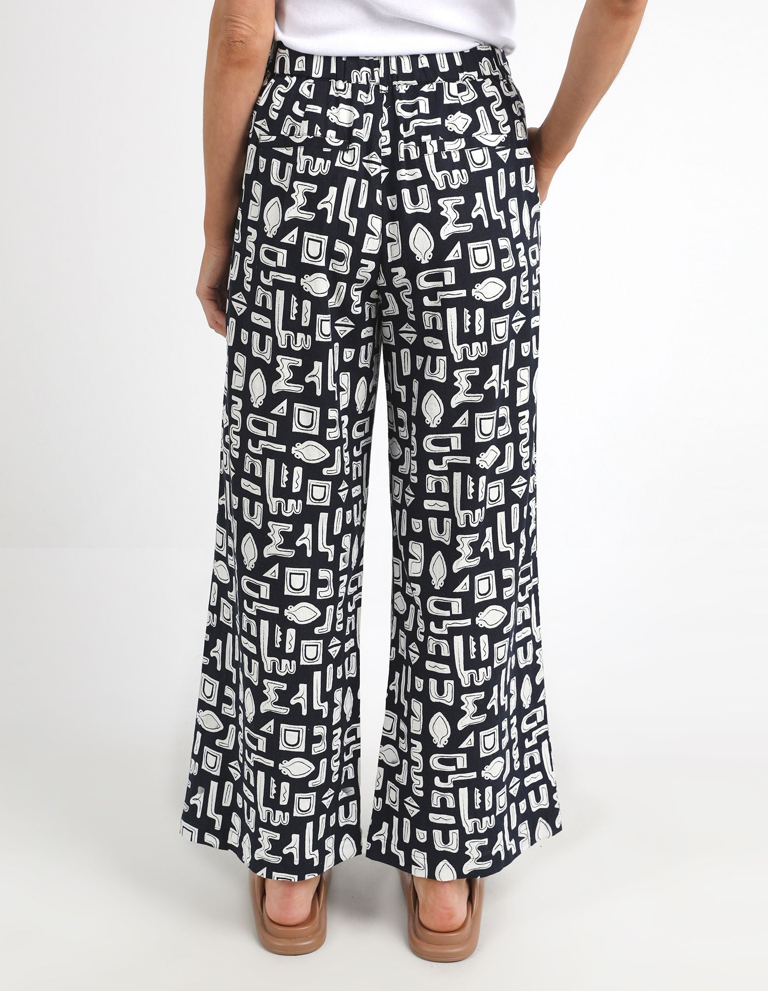 Foxwood Etched Geo Pant | Women's Linen Pants | Little Extras Lifestyle | Forbes Women's Clothing Shop