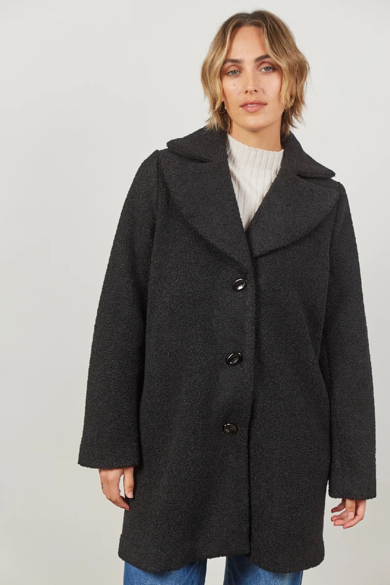 Isle Of Mine Allure Coat [COLOUR:Onyx SIZE:S/m]