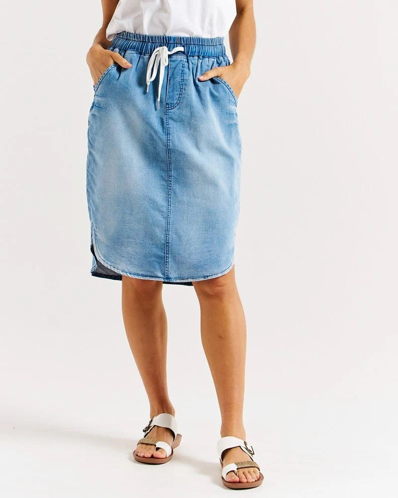 Betty Basics Alina Denim skirt [COLOUR:Denim blue SIZE:6]