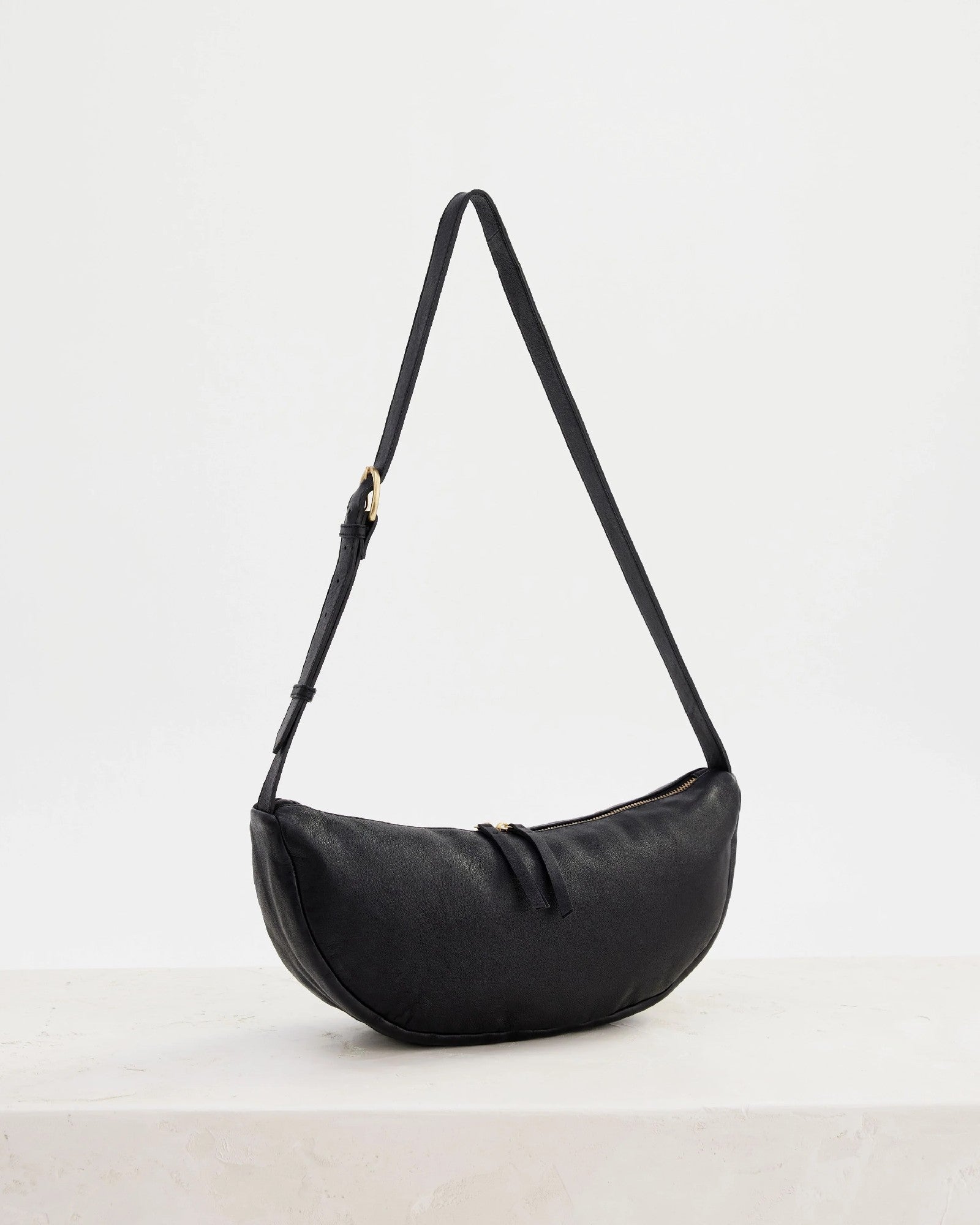 Juju & Co Shasta Sling Bag [COLOUR:Black]
