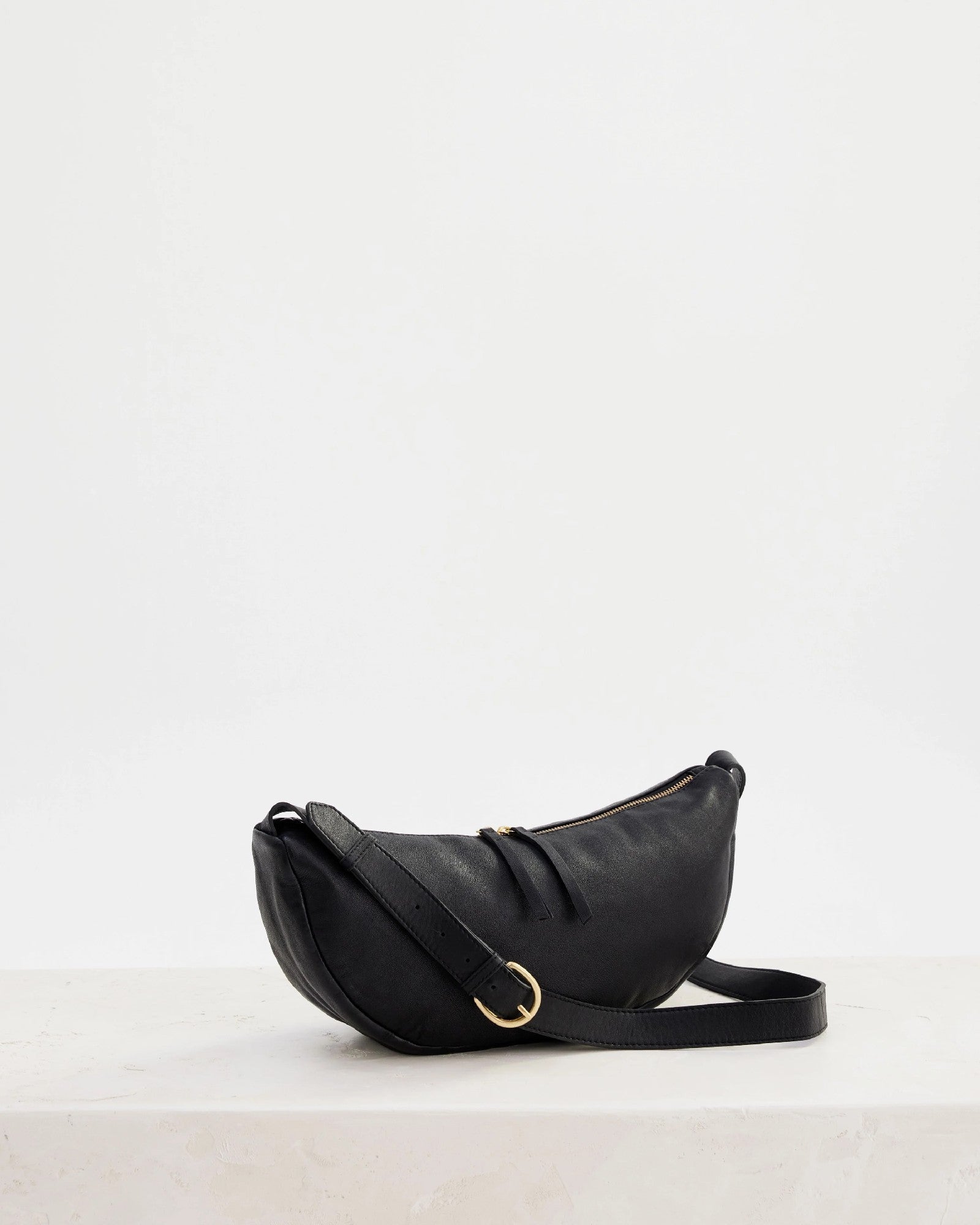 Juju & Co Shasta Sling Bag [COLOUR:Black]