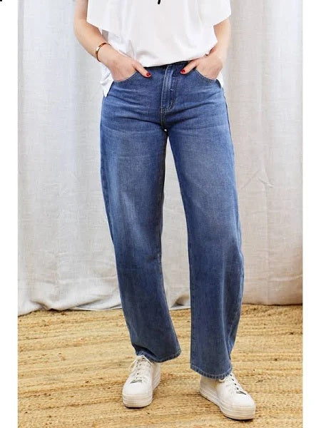 Wakee Barrel Jeans [COLOUR:Mid Wash SIZE:8]