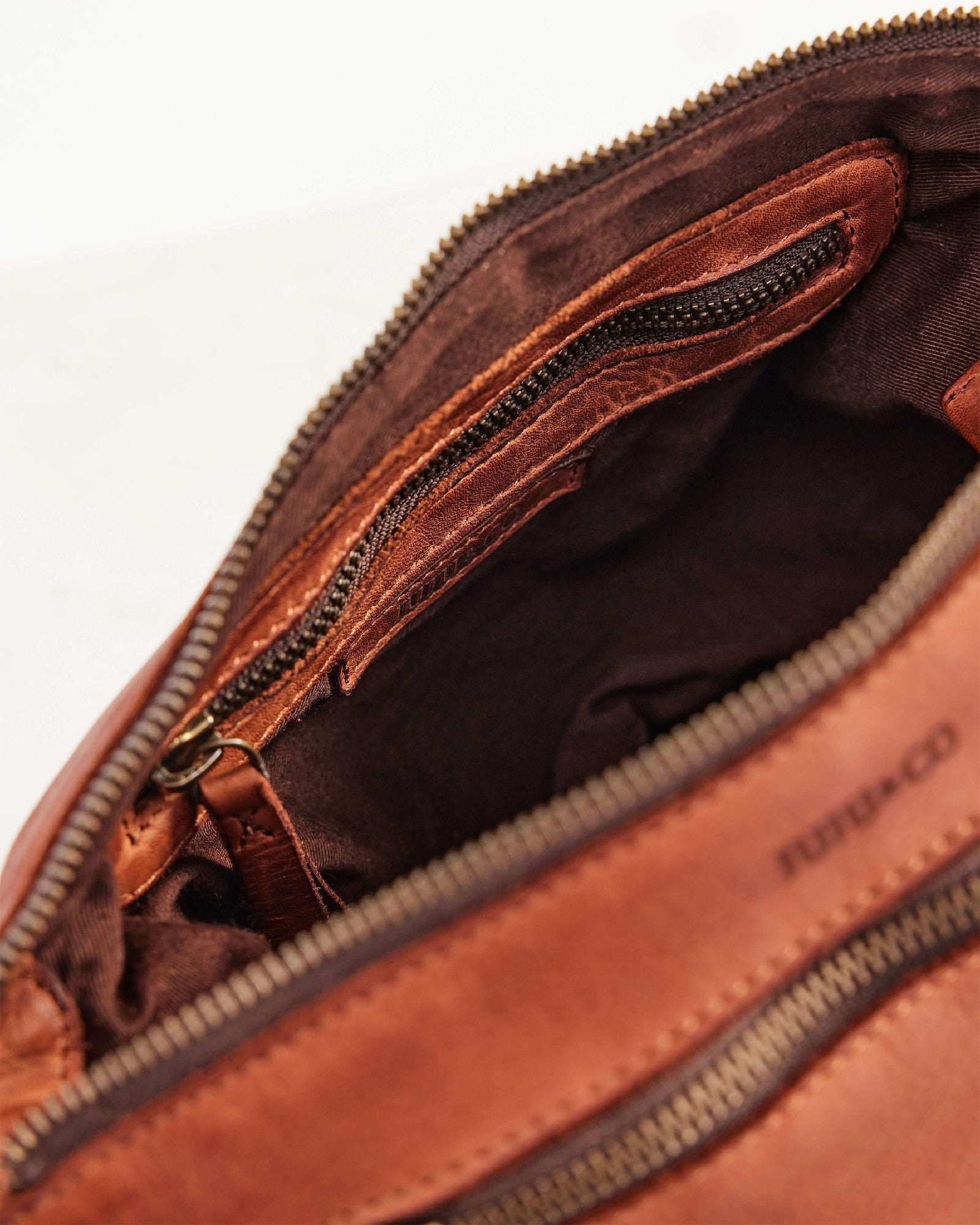 Juju & Co Large Essentail Pouch [COLOUR:Cognac]