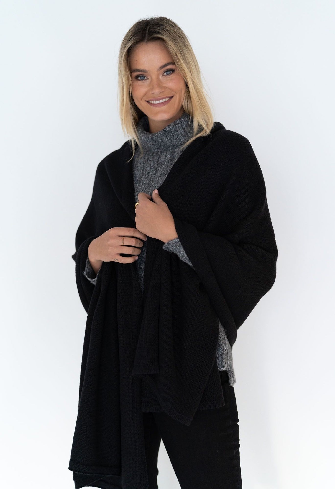 Humidity Wide Wrap Scarf [COLOUR:BLACK SIZE:o/s]