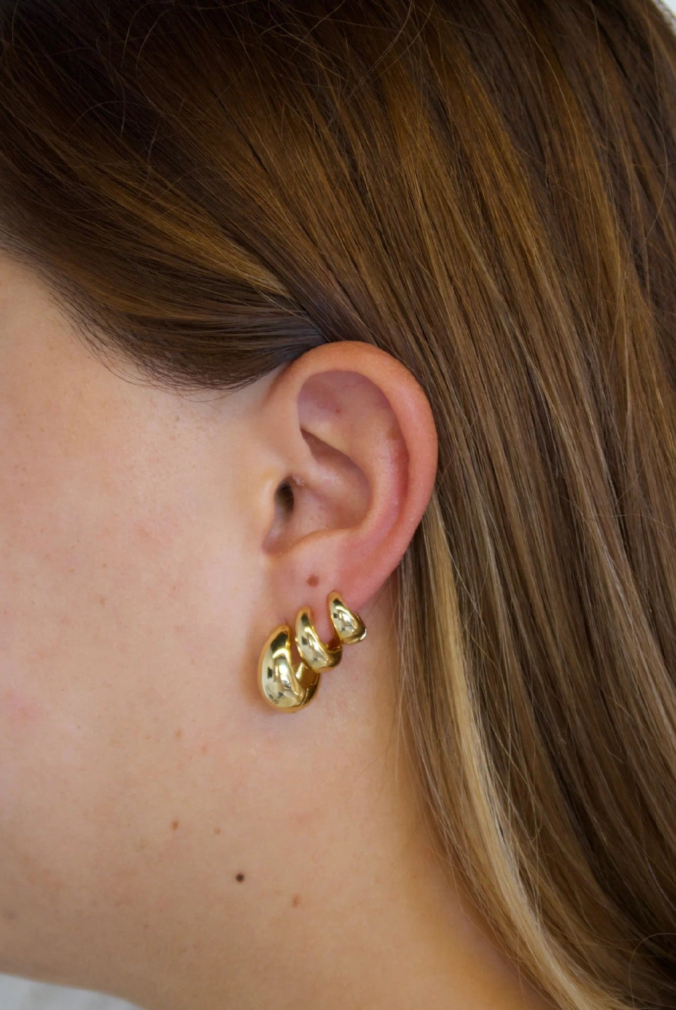 Zafino Steph Hoop Earrings - Large [COLOUR:Water resistant]